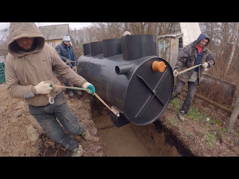 Видео: Монтаж бюджетного септика Диамант 4 на участке с высокими грунтовыми водами.