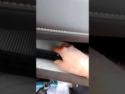 Видео: Как менять салонный фильтр Москвич 3 JAC JS 4