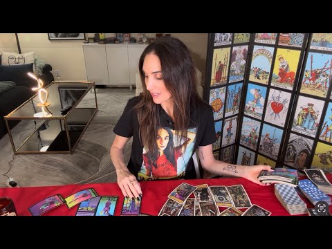 Видео: ЛЕВ Обожаю гадать на картах Таро. Что чувствует ваш человек? Что дальше?