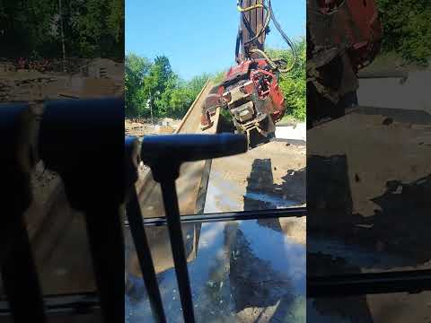 Видео: Вибропогружатель Мовакс -80 в работе