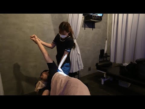 Видео: Растяжка всего тела и массаж головы в темном помещении (район Кита, город Осака)