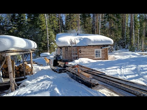 Видео: Ночевал в таёжной избушке. Морозное утро. На снегоходе Буран привёз доски к избушке 3 серия.
