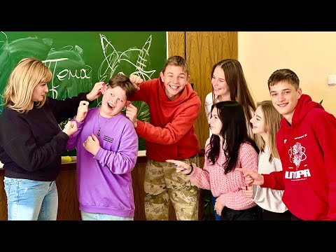 Видео: СПАРТАК ПИШЕТ ГАДОСТИ! Аня не знает как пишется страна!!