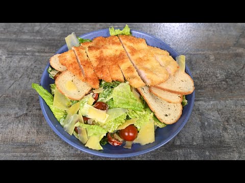 Видео: Шницель из индейки. Картофельное пюре в беконе. Салат Цезарь