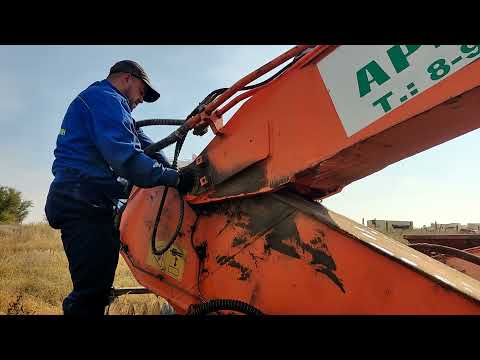 Видео: Замена стрелы на болотном экскаваторе DOOSAN DX 225 LCA. Меняем длинную стрелу на короткую. Мамонт.