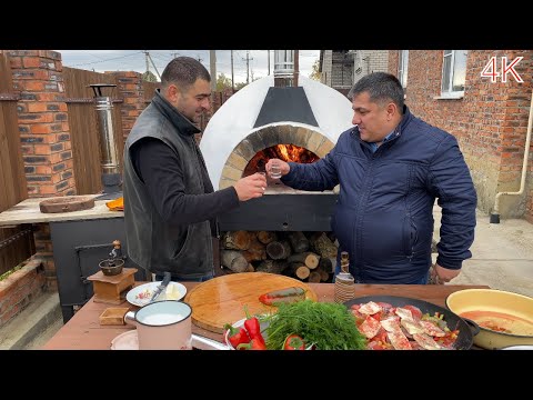 Видео: ЧУТЬ НЕ СЪЕЛИ ВМЕСТЕ с СКОВОРОДОЙ! РЫБА ЗАПЕЧЕННАЯ В ПОМПЕЙСКОЙ ПЕЧИ