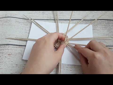 Видео: Круглое дно. Плетение из бумаги для новичков.