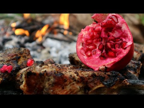 Видео: Как пожарить мясо на углях! Дикая кухня | Meat in the coals! Wild kitchen | Mięso w węglach!