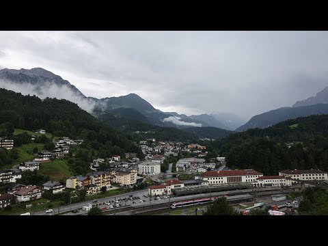 Видео: Германия: Прогулка по Berchtesgaden и подъем на Jennerbahn