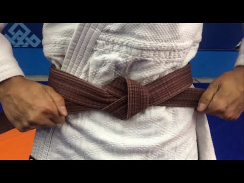 Видео: КАК ЗАВЯЗАТЬ ПОЯС ДЗЮДО по Олимпийски