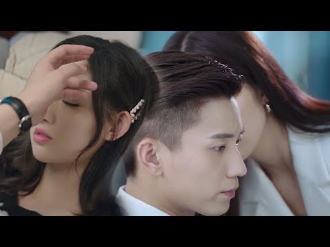 Видео: Умница соблазнила президента, и в его сердце была только Золушка, которая считала это воздухом.