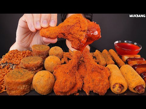 Видео: жареная курица и острая лапша SPICY BBURINKLE CHICKEN 🍗 FIRE NOODLES CHEESE BALL EATING ASMR MUKBANG