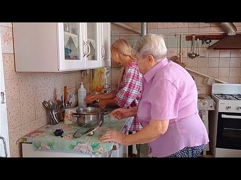 Видео: Придумали плакат семьи!Поехали помогать на огороде бабуси.