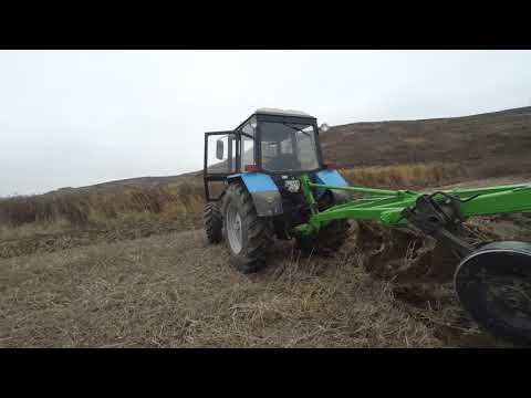 Видео: Оранка на МТЗ-1221 з плугом ПЛН-5-35 та МТЗ-892 з плугом Bomet-4-30.