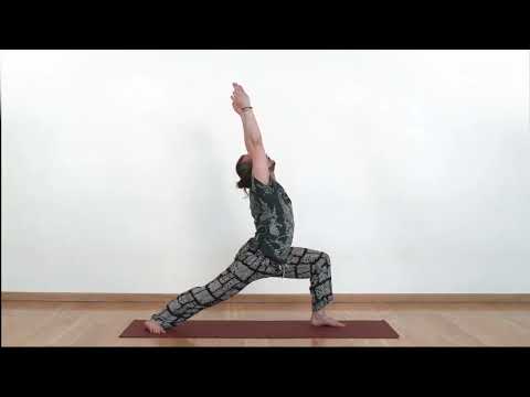 Видео: Практика асан с Александром Таишевым. Проработка нижней части тела. Динамика и статика.