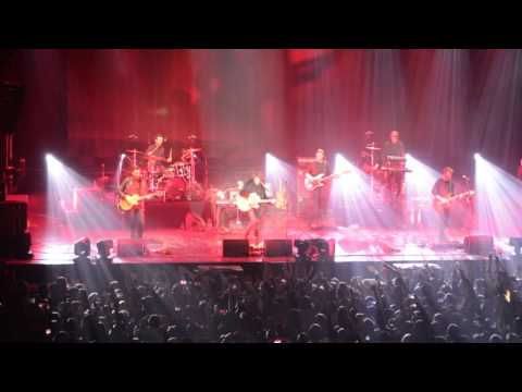 Видео: Земфира - Хочешь, Прости меня моя любовь. (П.Л.М.Л.) Live Омск 4.02.2016 "Маленький человек"