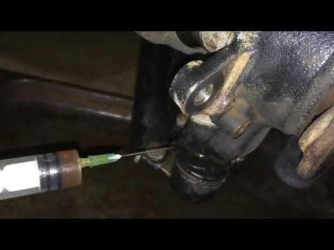 Видео: Пара способов смазать шаровые на месте, шарниры рейки на ВЕСТЕ. И не только!