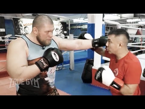 Видео: Костя Цзю учит бить Макса Новоселова / Бокс против MMA