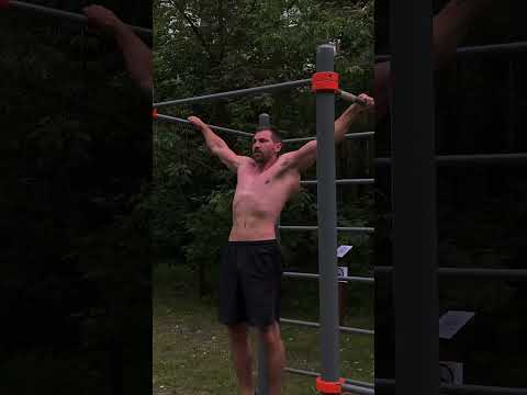 Видео: Эффектные элементы на турнике от Кузи 💪🏻🔥 #воркаут #тренировка #турник