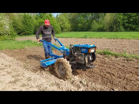 Видео: Фрезерування під кукурудзу мотоблоком!!!