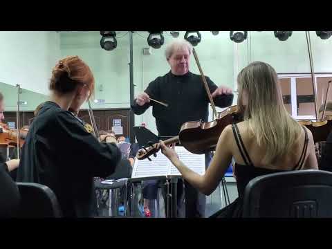 Видео: Московский Губернский колледж искусств. Струнный оркестр Дирижер Илья ЛИДОГОСТЕР. Концерт ТРИ СЮИТЫ