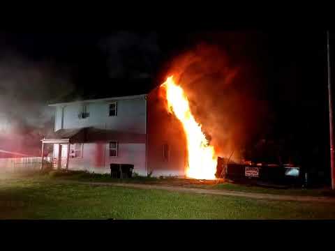 Видео: Пожарная служба Ньюарка, Огайо, пожарная часть, 154 S. 6th St., командный вид с радиосвязью и кам...