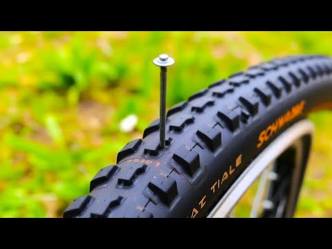 Видео: Пробил велопокрышку гвоздем / бескамерка против гвоздя