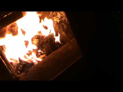 Видео: Как горят брикеты из лузги семечек