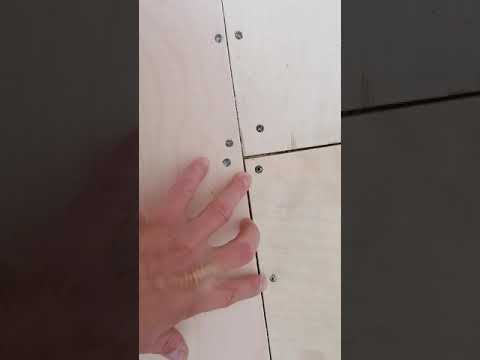 Видео: Подготовка пола, монтаж фанеры под ленолиум, ламинат или ковровое покрытие без ошибок.