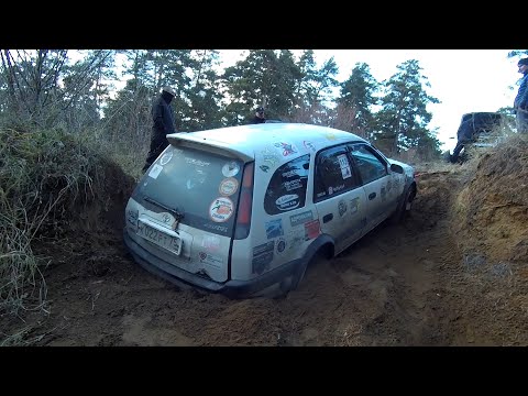 Видео: Заруба подготовленных для бездорожья Toyota Carib (ae114 vs ae95)! Квадро резина против МТ! OffRoad