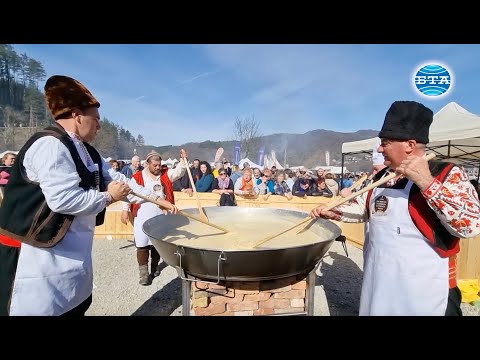 Видео: Празникът на сланината и греяната ракия в Априлци и тази година събра  хиляди гости от цялата страна