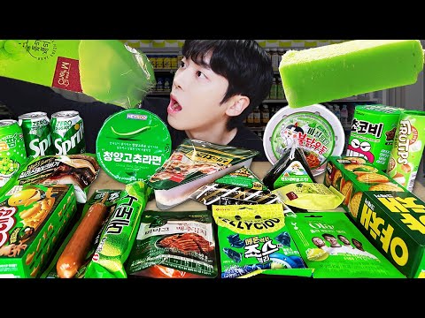 Видео: АСМР МУКБАНГ зеленая еда! медовое желе, конфеты, огненная лапша, шоколад, круглосуточный магазин