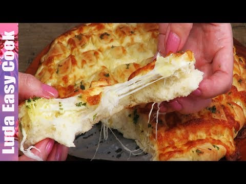 Видео: ЧУДО ХЛЕБ с сыром и зеленью! Сколько не приготовишь ВСЕГДА МАЛО!