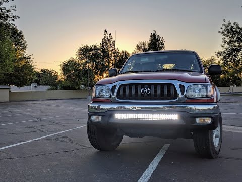 Видео: Скрытая световая панель на Tacoma первого поколения | Снятие бампера!