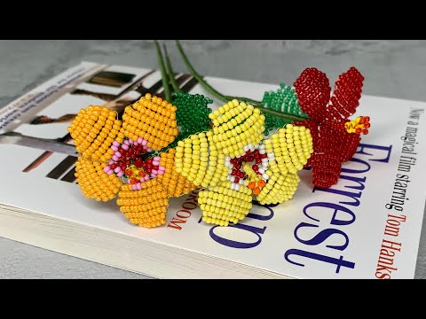 Видео: Гибискус из бисера. Цветы из бисера для начинающих. DIY beaded flower