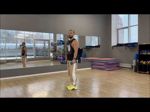 Видео: Протяжка гантелей на плечи | База упражнений | Кольцов Алексей