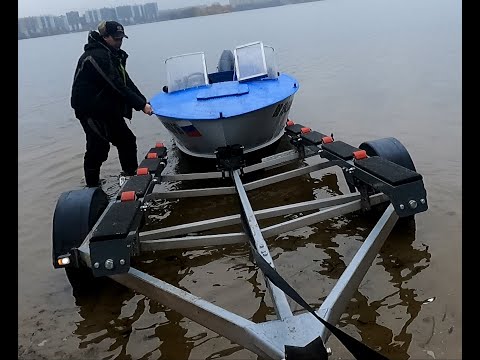 Видео: Роликовые ложементы, универсальные. Слипование лодки на мелководье легко и комфортно.