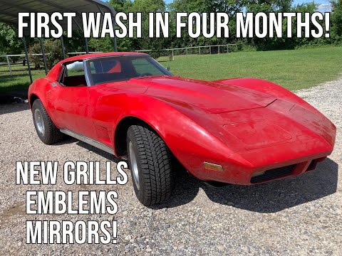 Видео: Мойка кузова моего специального экземпляра Corvette 1973 года с eBay, мойка решётки с эмблемой (с...