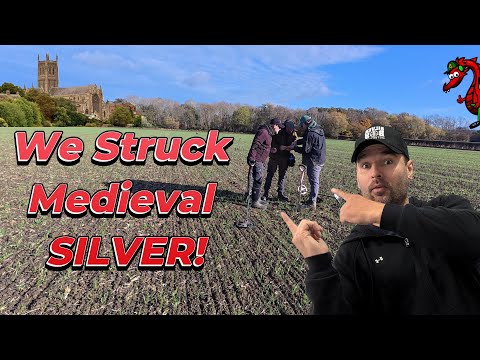 Видео: «Средневековые серебряные монеты найдены в историческом Вустере! 🏰 Metal Detecting UK 2025»