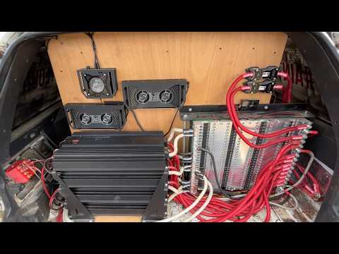 Видео: ЭТА ДЕВОЧКА, СИСТЕМА МОЩНОСТЬЮ 32 000 ВАТТ, ПРОСТО СНОСИТСЯ!