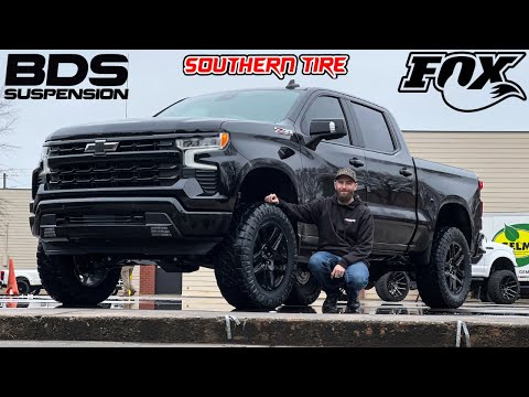 Видео: Лучшее из двух миров: комфорт и бездорожье с 6-дюймовым лифтом BDS и захватами Nitto Ridge