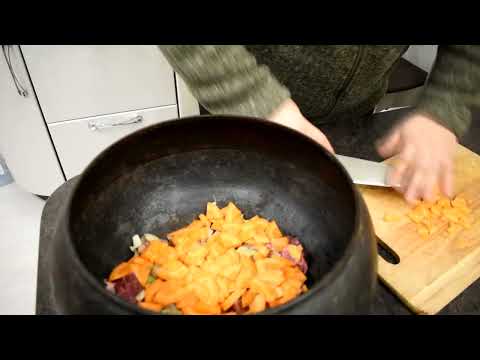 Видео: Суточные Щи томлёные в русской печке. Русские Щи в чугунке, из печи!