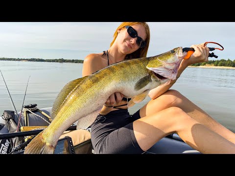Видео: ДЕВУШКА ЛЮБИТ БОЛЬШИХ... НА ЭТУ МАНДУЛУ КЛЮЮТ СУДАКИ МОНСТРЫ! Рыбалка на спиннинг 2024