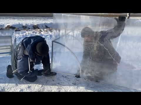 Видео: Монтаж парника Хлебница