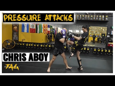 Видео: Двигаемся вперед с ударами ногами и коленями с Кру Крисом Эбоем