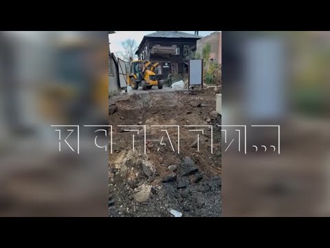 Видео: Чтобы заставить собственников отказаться от дома в центре города, им перепахали асфальт во дворе