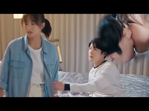 Видео: Генеральный директор так любит Золушку, что притянул ее к кровати и поцеловал,