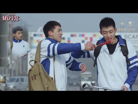 Видео: "Мажор Гу Хай слишком дик! 😈 Гетеро парня прижал.. яростный поцелуй! Сдался 💓💓🔥"