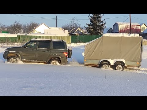 Видео: УАЗ ПАТРИОТ с прицепом едет по снегу и делает дела