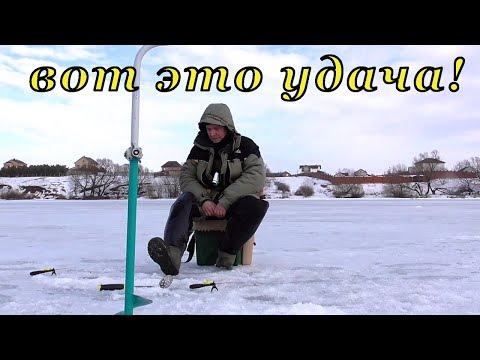 Видео: РЫБАЛКА зимой на ВОДОХРАНИЛИЩЕ. ЛОВЛЯ ПЛОТВЫ и ОКУНЯ на стоячку и мормышку.